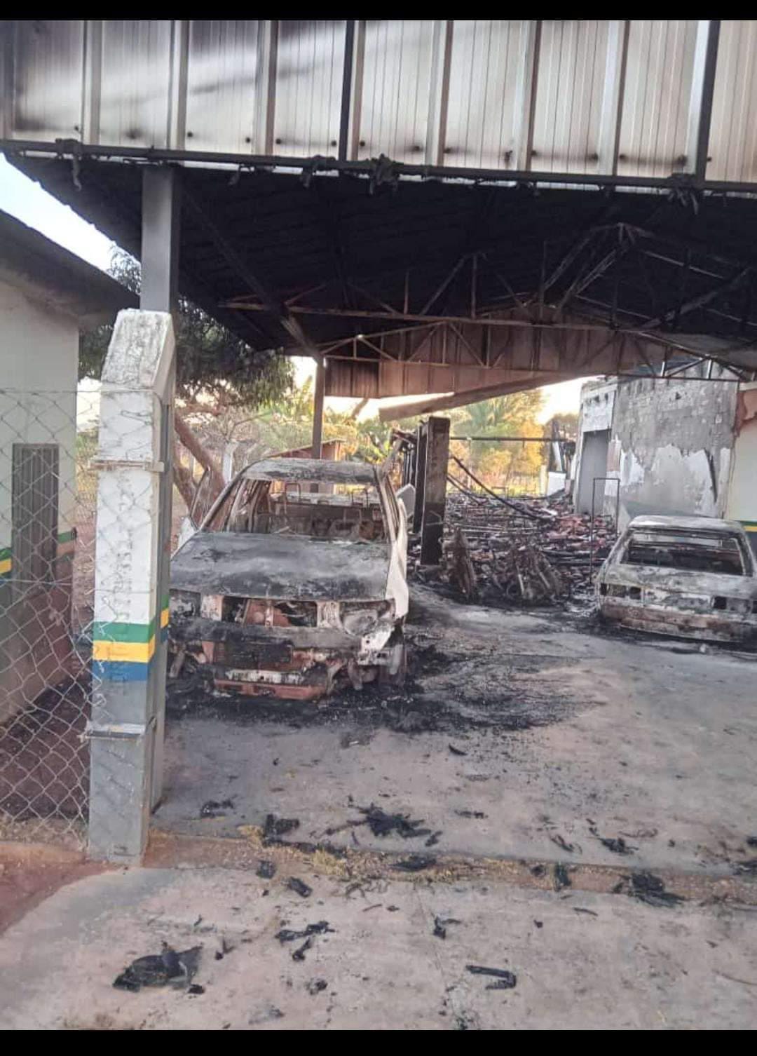 Posto de saúde e veículos são destruídos por incêndio misterioso na zona rural de Paranaíta