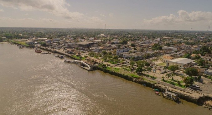 Fabricante de alumínio Norsk Hydro é processada na Holanda por contaminação de rio no Pará