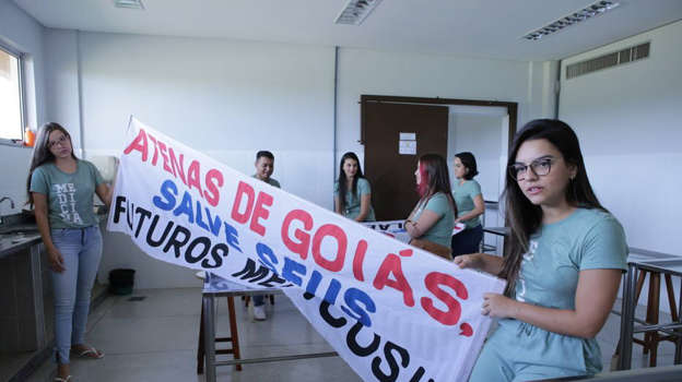 Universidades federais cortam até vagas em vestibular por falta de professor