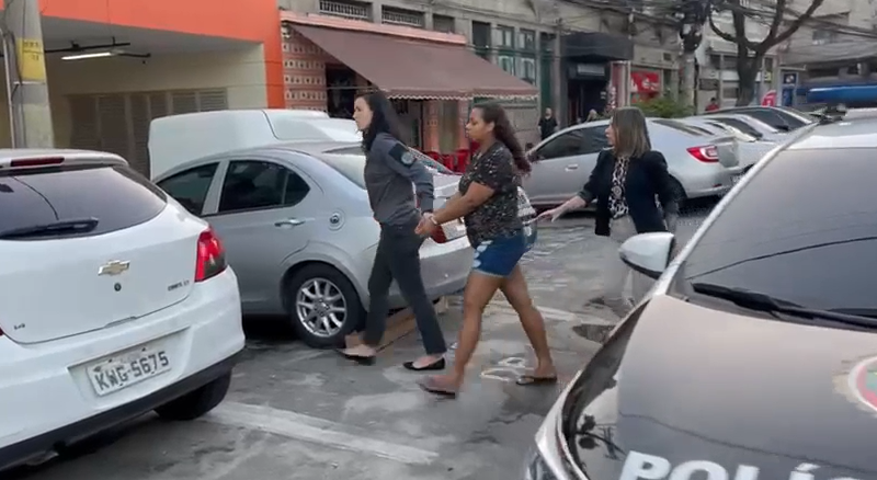 Mulher é presa por explorar sexualmente as três filhas menores de idade no RJ