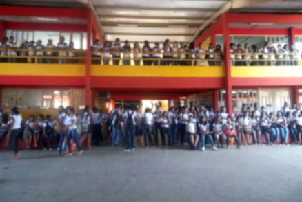 Professora perde a paciência, xinga aluno e abandona sala em VG