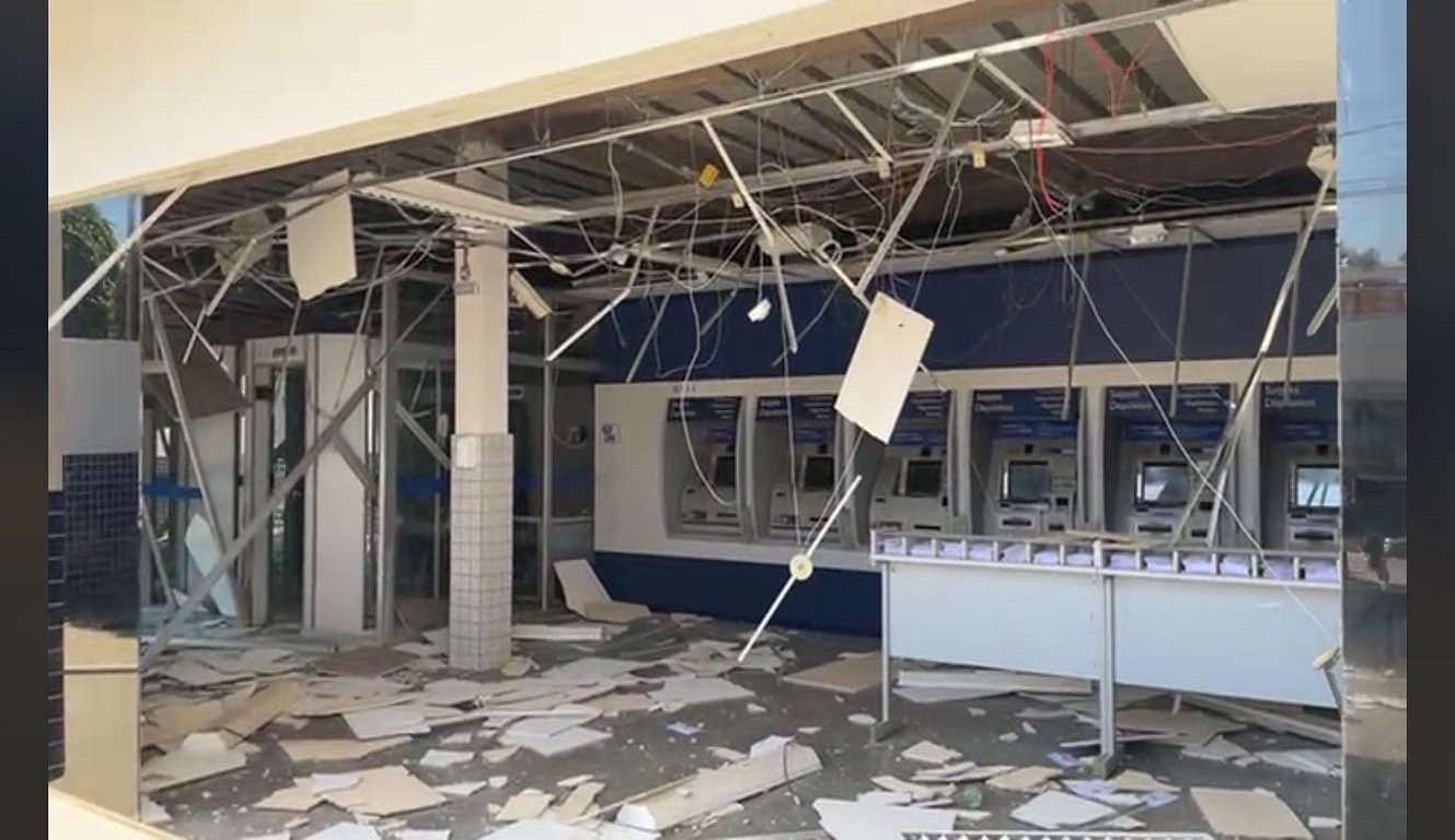 Agência da Caixa Econômica é danificada após explosão durante uso de produtos químicos para limpeza em MT
