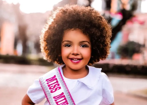 Candidata ao Miss Brasil Kids, mineira de 4 anos é alvo de racismo nas redes: ‘Cabelo de bruxa’