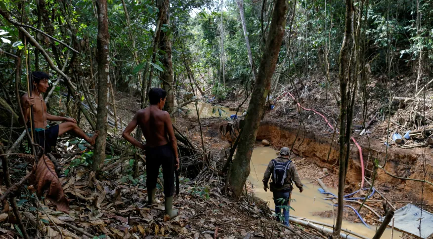 Sem medicamentos, ianomâmis denunciam que crianças indígenas estão expelindo vermes pela boca
