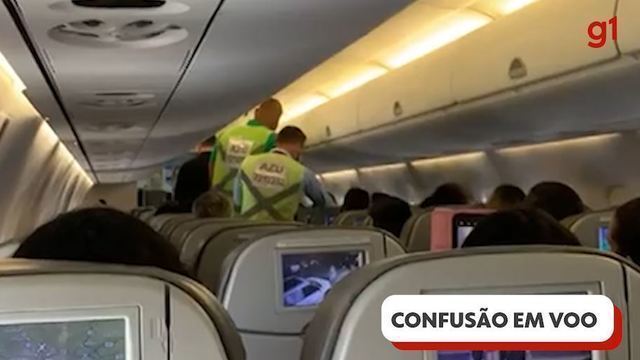 Passageira é presa após cuspir e chutar comissária dentro de avião