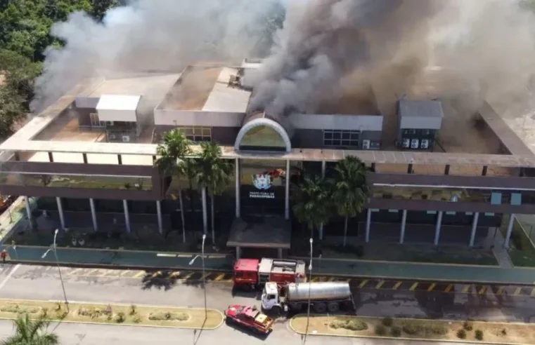 Incêndio destrói prédio da Prefeitura de Parauapebas, no Pará