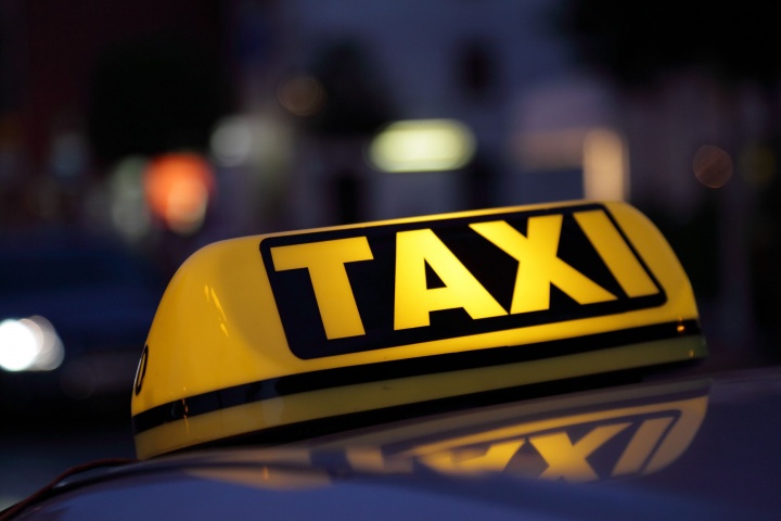Prefeituras atualizam dados de taxistas que podem receber auxílio