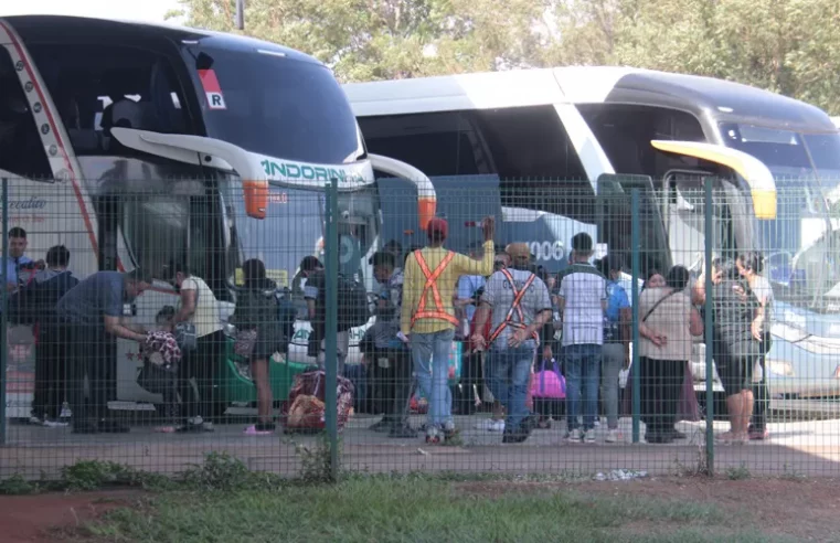 Ônibus são flagrados com transporte clandestino de passageiros em MS