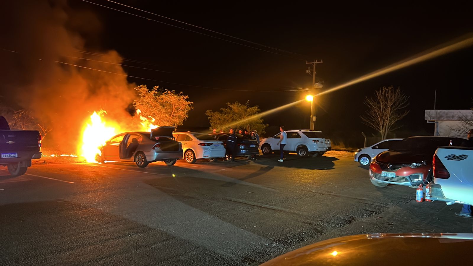Sinop: fogo danificada veículos em estacionamento do aeroporto