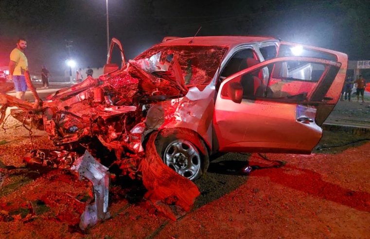 Cinco pessoas ficam feridas após colisão entre camionete e carreta na BR-163 em Guarantã do Norte