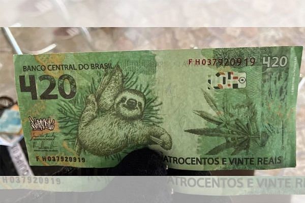 PF apreende ‘cédula’ de R$ 420 estampada com figuras do bicho-preguiça e maconha durante operação no AC