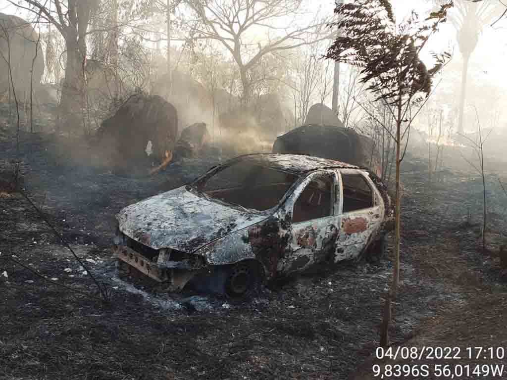 Alta Floresta: residência e veículo ficam destruídos após fogo em vegetação