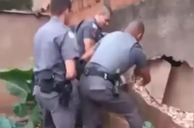 Idoso com Alzheimer é resgatado pela PM após ficar preso entre dois muros em SP