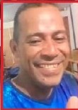 Motorista vai até o carro estacionado e encontra homem morto sentado no banco