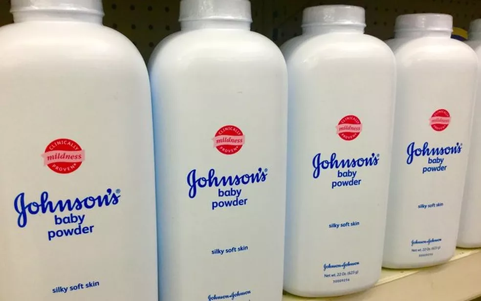 Johnson & Johnson vai parar de vender talco alvo de ações contra item cancerígeno em 2023