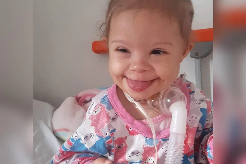 Mãe vai à Justiça e cobra oxigênio para filha: “Situação humilhante”