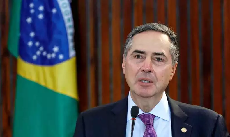 Em decisão liminar, Barroso suspende piso nacional da enfermagem