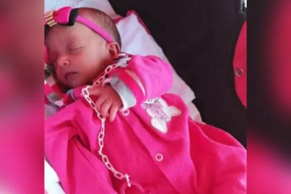 Adolescente chacoalhou filha de 2 meses até a morte em GO, diz polícia