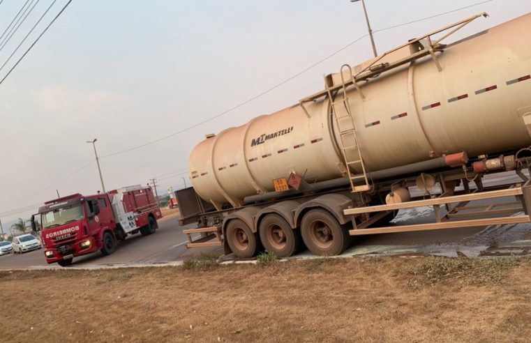 Carreta que transportava combustível pega fogo na BR-163 em Guarantã do Norte