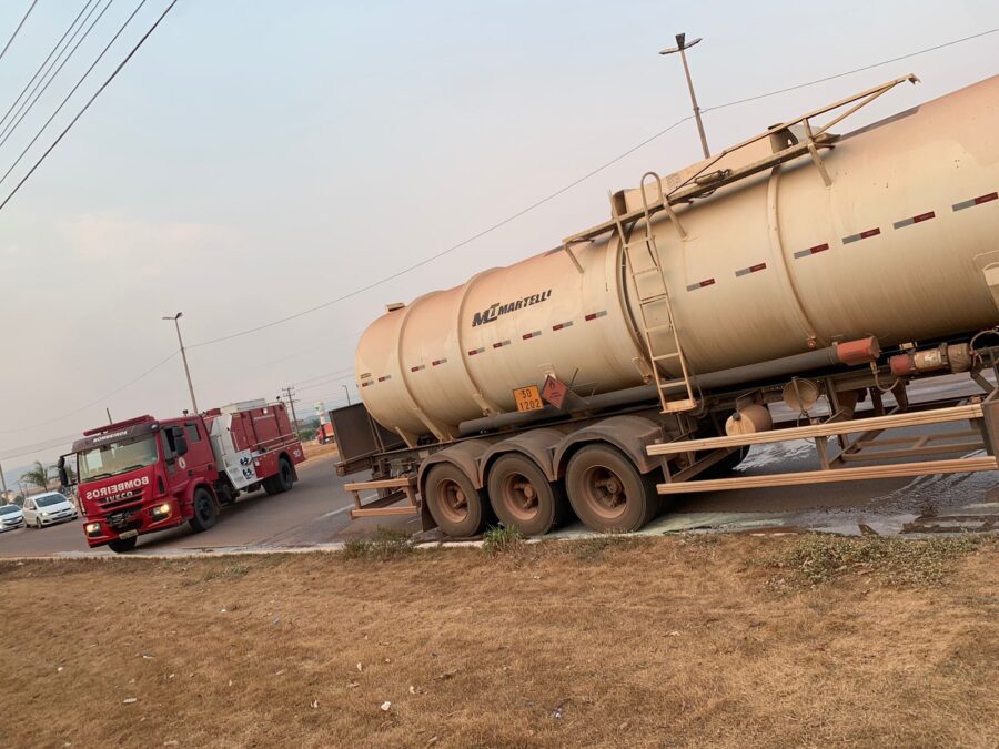 Carreta que transportava combustível pega fogo na BR-163 em Guarantã do Norte