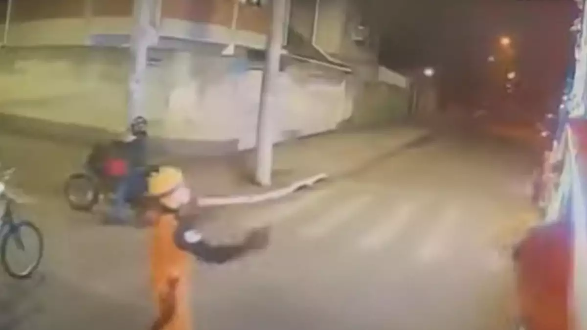 Homem vestido de “Naruto” é morto por engano em trenzinho