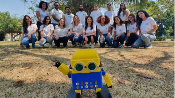 Professoras criam robô para auxiliar sessões de terapia com crianças autistas
