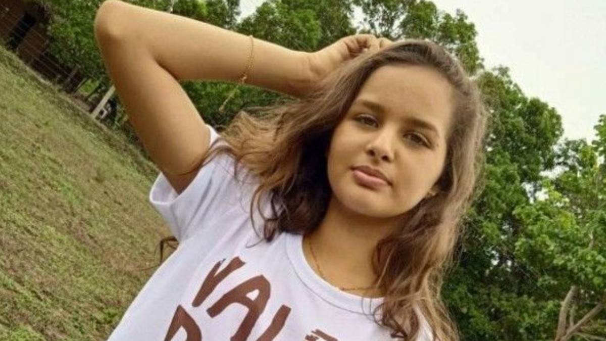 Adolescente morre eletrocutada ao sair do banho e encostar em fio desencapado de TV