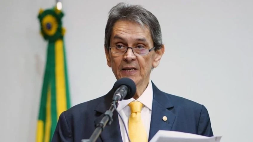 Roberto Jefferson desrespeita ordem de prisão do STF e ataca policiais federais com fuzil e granadas