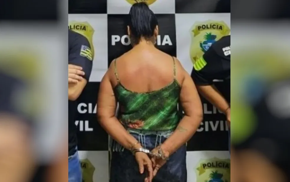 Dona de prostíbulo é presa suspeita de exploração sexual de gêmeas adolescentes, em Jaraguá