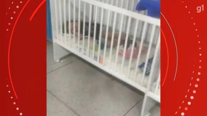 Criança de 2 anos é esquecida dormindo dentro de creche no ES