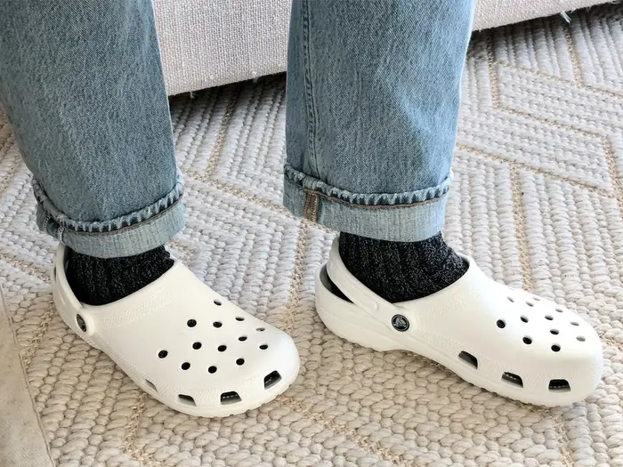 Em meio a polêmica, Tribunal da Receita decidirá se Crocs é pantufa ou sapato de plástico