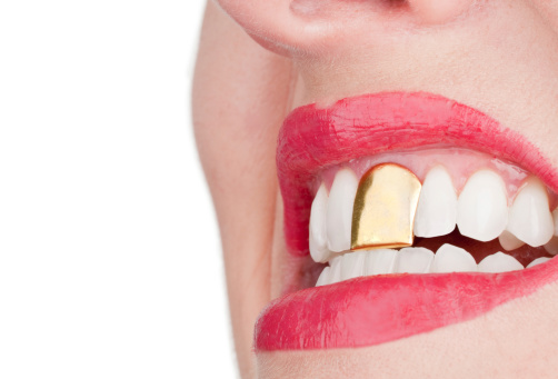 Mulher ameaça matar e roubar dentes de ouro de vizinha e é presa em SC