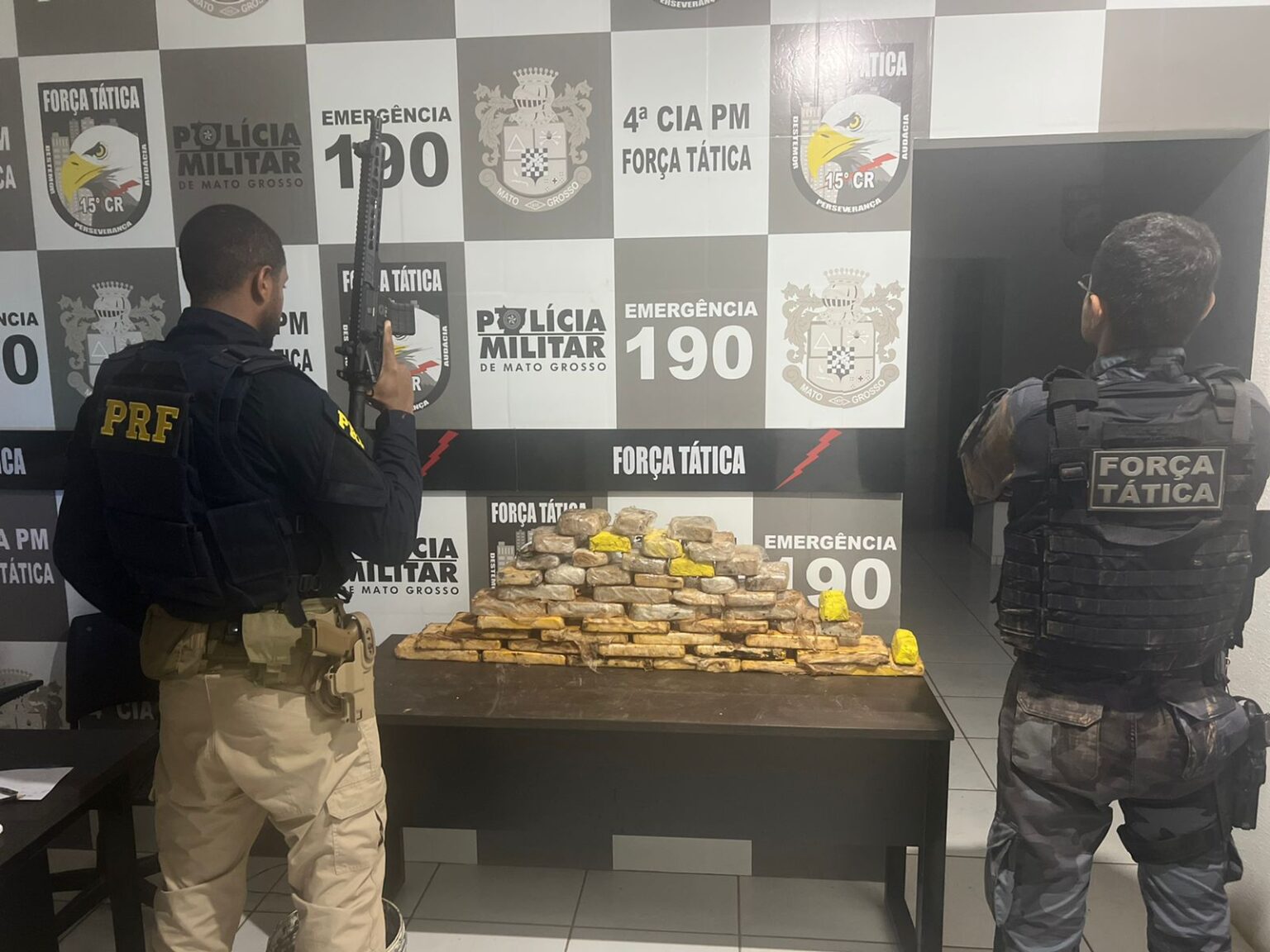 PRF e Força Tática apreende mais 36 tabletes de cocaína escondidos em veículo em Guarantã do Norte