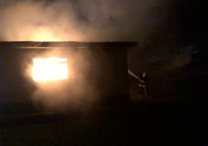 Corpo de Bombeiros combatem incêndio na Prefeitura Municipal de Guarantã do Norte