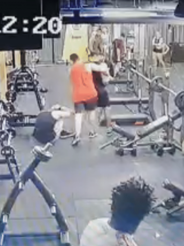Jovem é agredido e tem mandíbula fraturada após se negar a revezar equipamento em academia na Bahia
