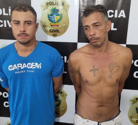 Ladrões ameaçam cortar pescoço de vítimas e tentam escapar da polícia se escondendo embaixo de monte de roupas roubadas