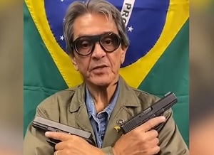 Após resistir a prisão e trocar tiros com a PF, Roberto Jefferson se entrega