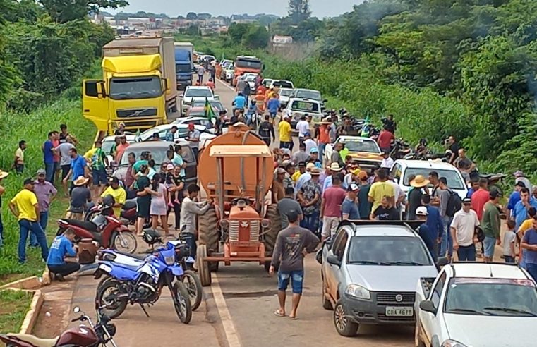 Em protesto Bolsonaristas bloqueiam a BR 163 em Guarantã do Norte