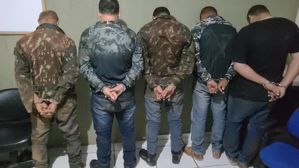 Quadrilha é presa pela PM; armas, munições, explosivos e veículos apreendidos em Nova Monte Verde