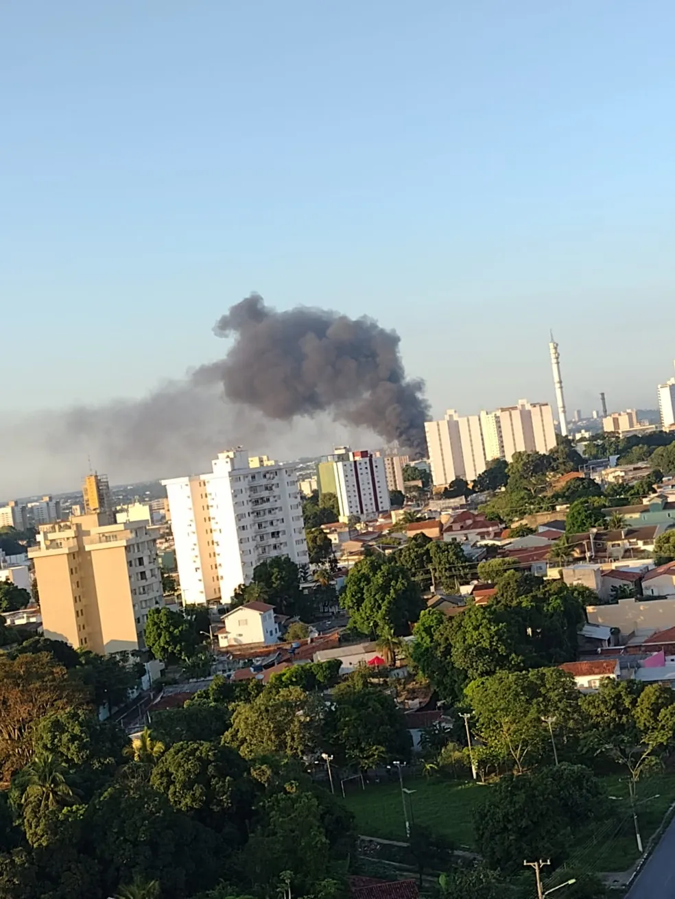 Depósito da Secretaria Estadual de Saúde em Cuiabá pega fogo