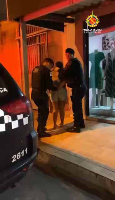 Em surto, mulher incendeia casa com marido e filhos dentro
