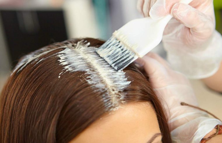 Produtos químicos para alisar cabelo são ligados a maior risco de câncer uterino
