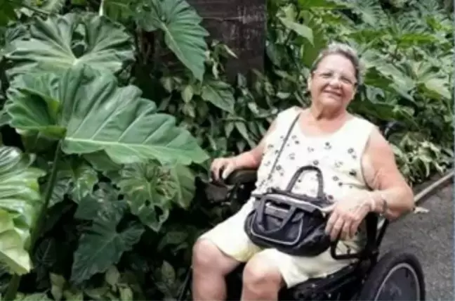 Idosa cadeirante morre após ser arremessada de ônibus que abriu porta em curva no Rio