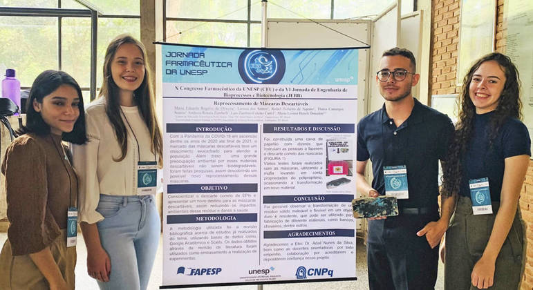 Alunos transformam máscaras descartáveis em plástico