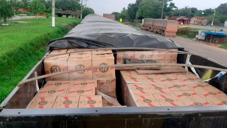 Sefa apreende 2.750 caixas de cachaça com notas irregulares, em Marabá