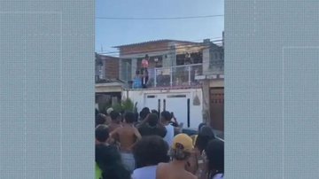 Moradores invadem casa e ameaçam mulher acusada de fazer “fofoca” dos vizinhos no RJ