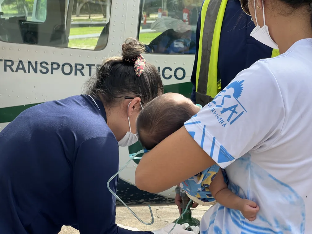 Bebê recém-nascida é resgatada da Terra Yanomami e é levada a Boa Vista