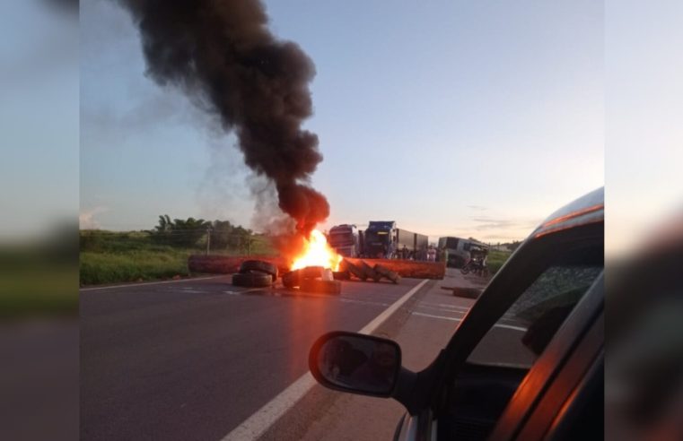 Manifestantes bloqueiam 5 trechos da BR-163 no Pará