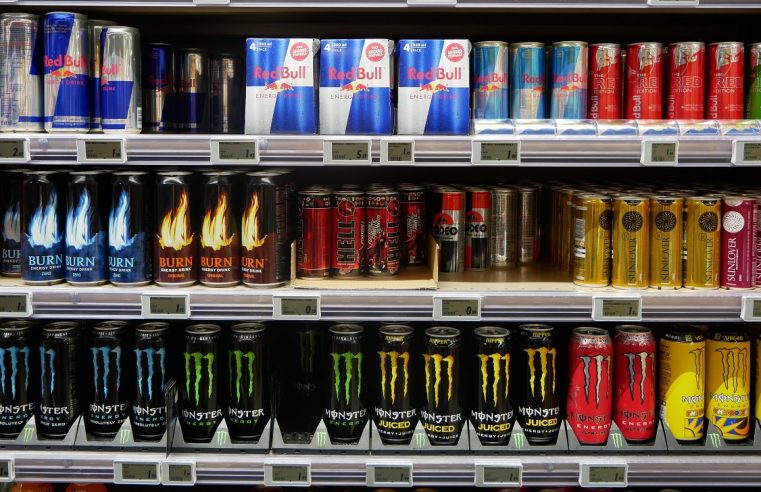 Energético: médico comenta os efeitos e problemas da bebida no corpo