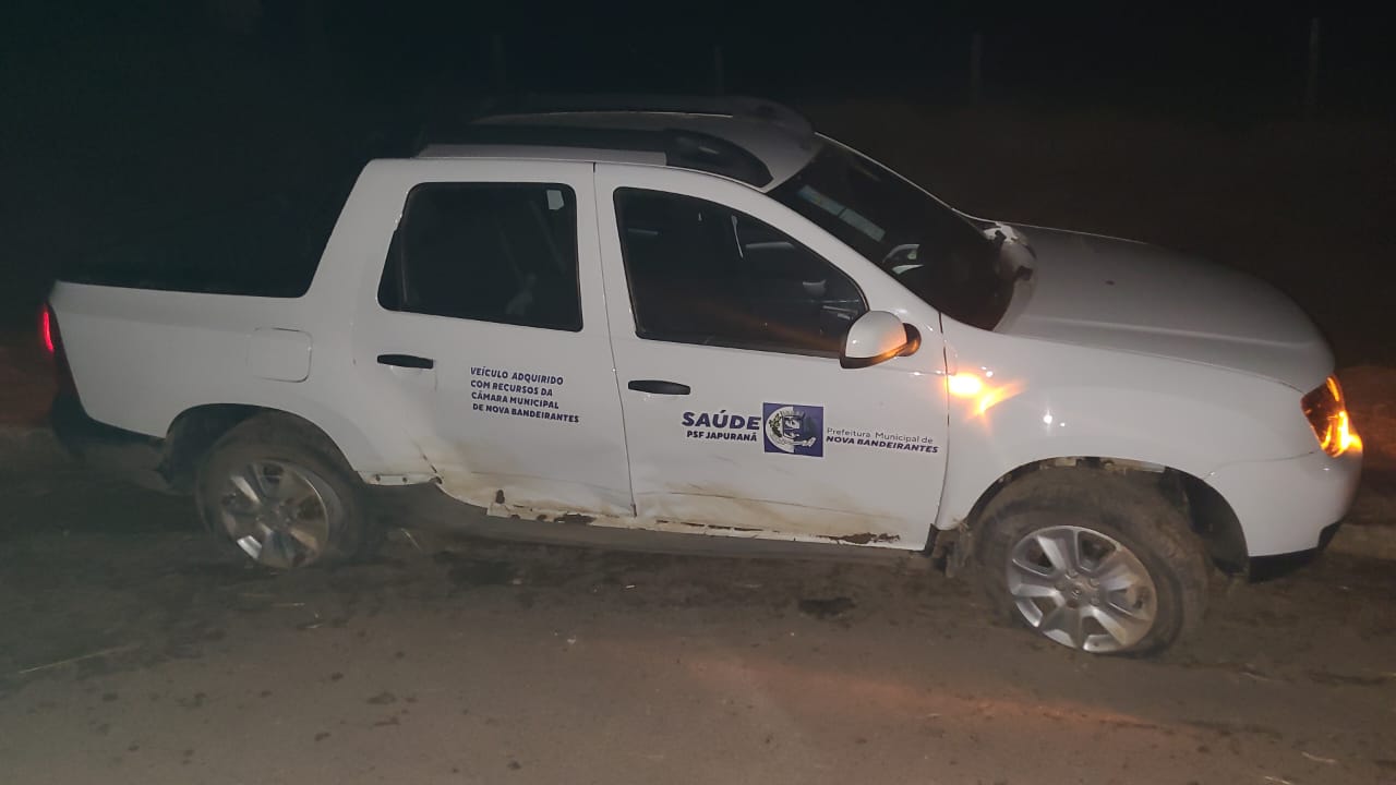Veículo da prefeitura de Nova Bandeirantes que transportava pacientes sai de pista na MT-208